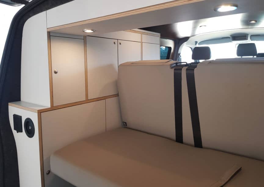 diseño furgoneta camper asientos