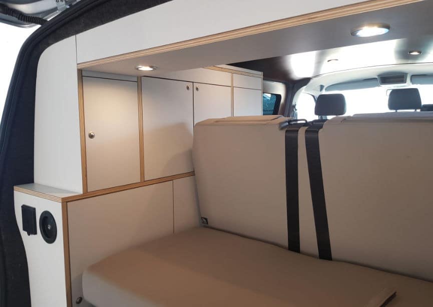 diseño furgoneta camper asientos